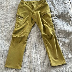 KUIU Green Attack Pants Durable Outdoor Wear- LONG Women’s